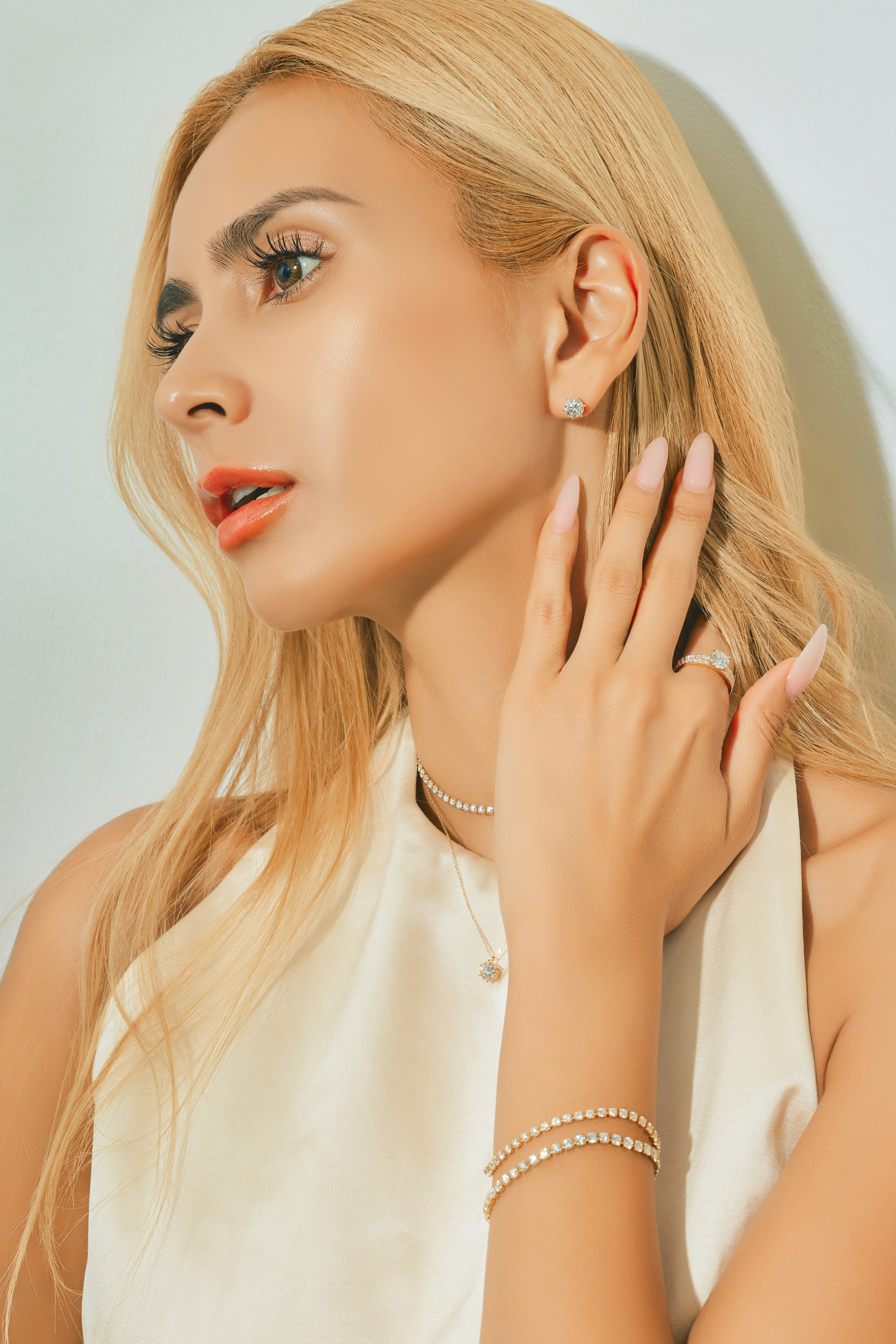 1.0カラットラウンドブリリアントピアス