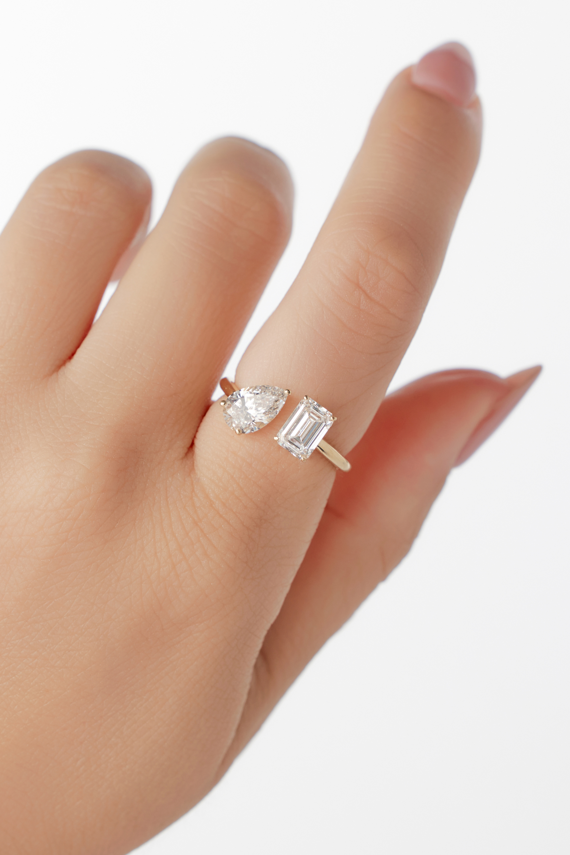 【NEW】2.0 カラット エメラルド×ペアシェイプ リング