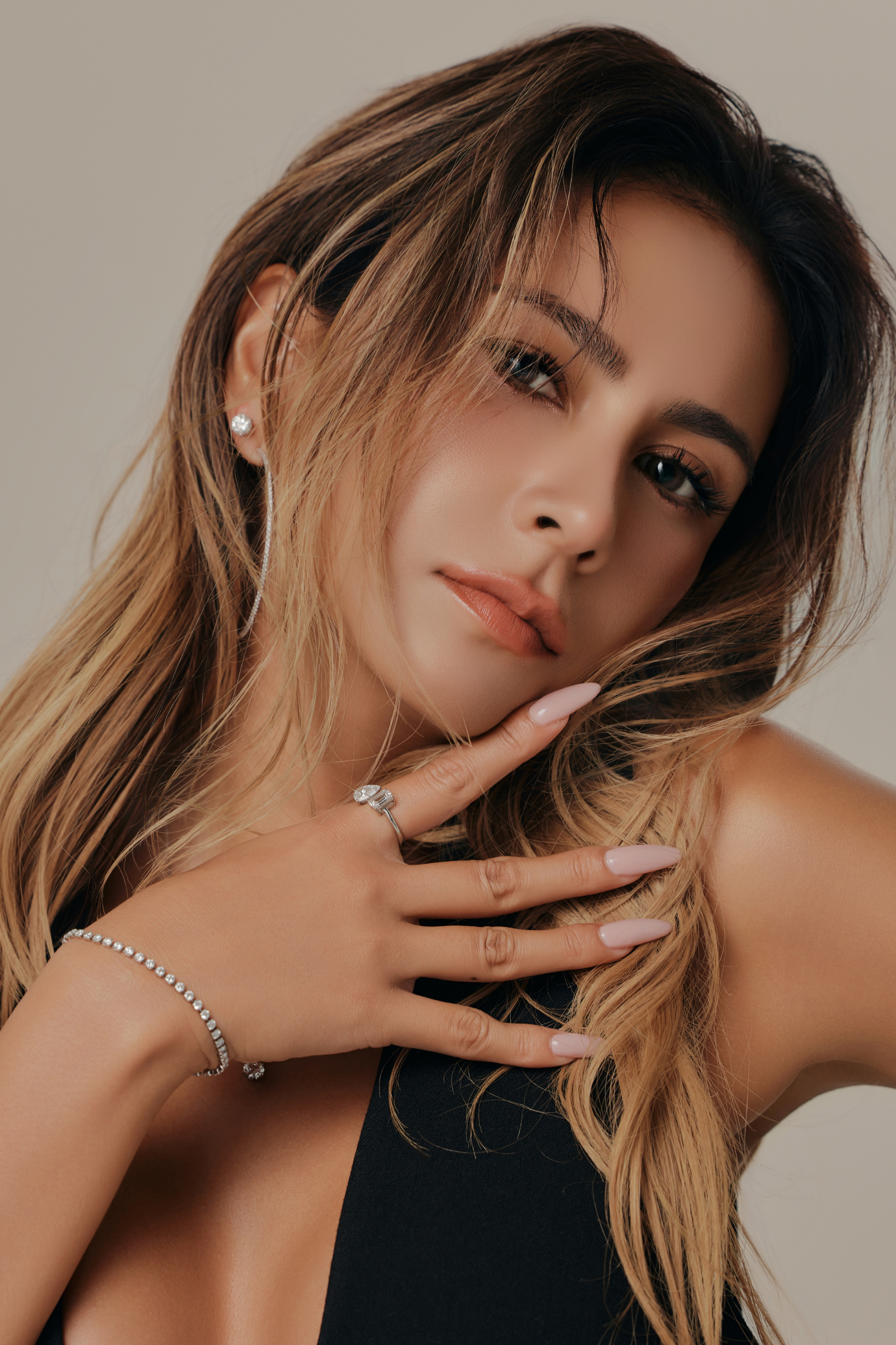 【NEW】2.0 カラット エメラルド×ペアシェイプ リング