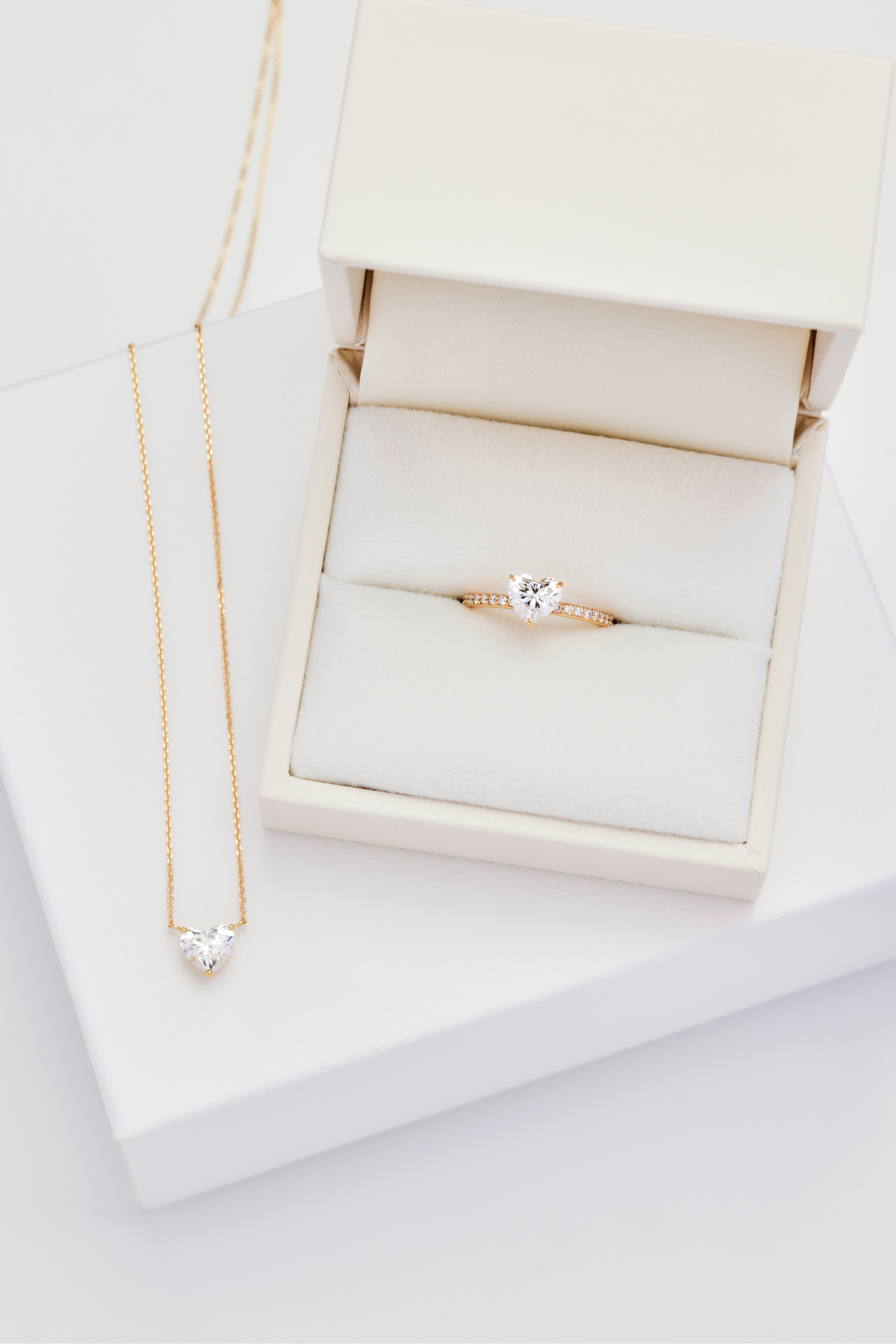 ラブ1.0カラットハーフエタニティリング