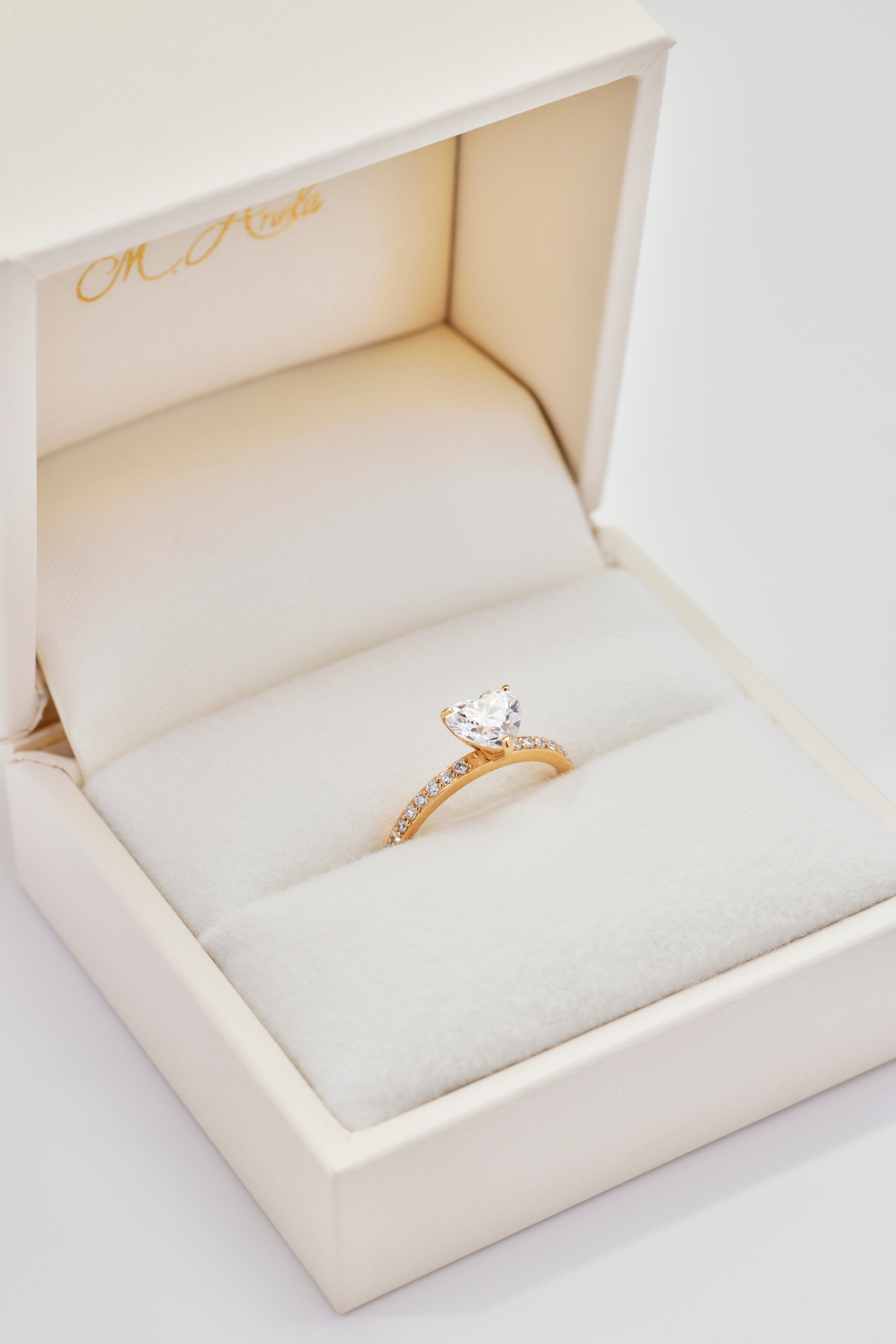 ラブ1.0カラットハーフエタニティリング