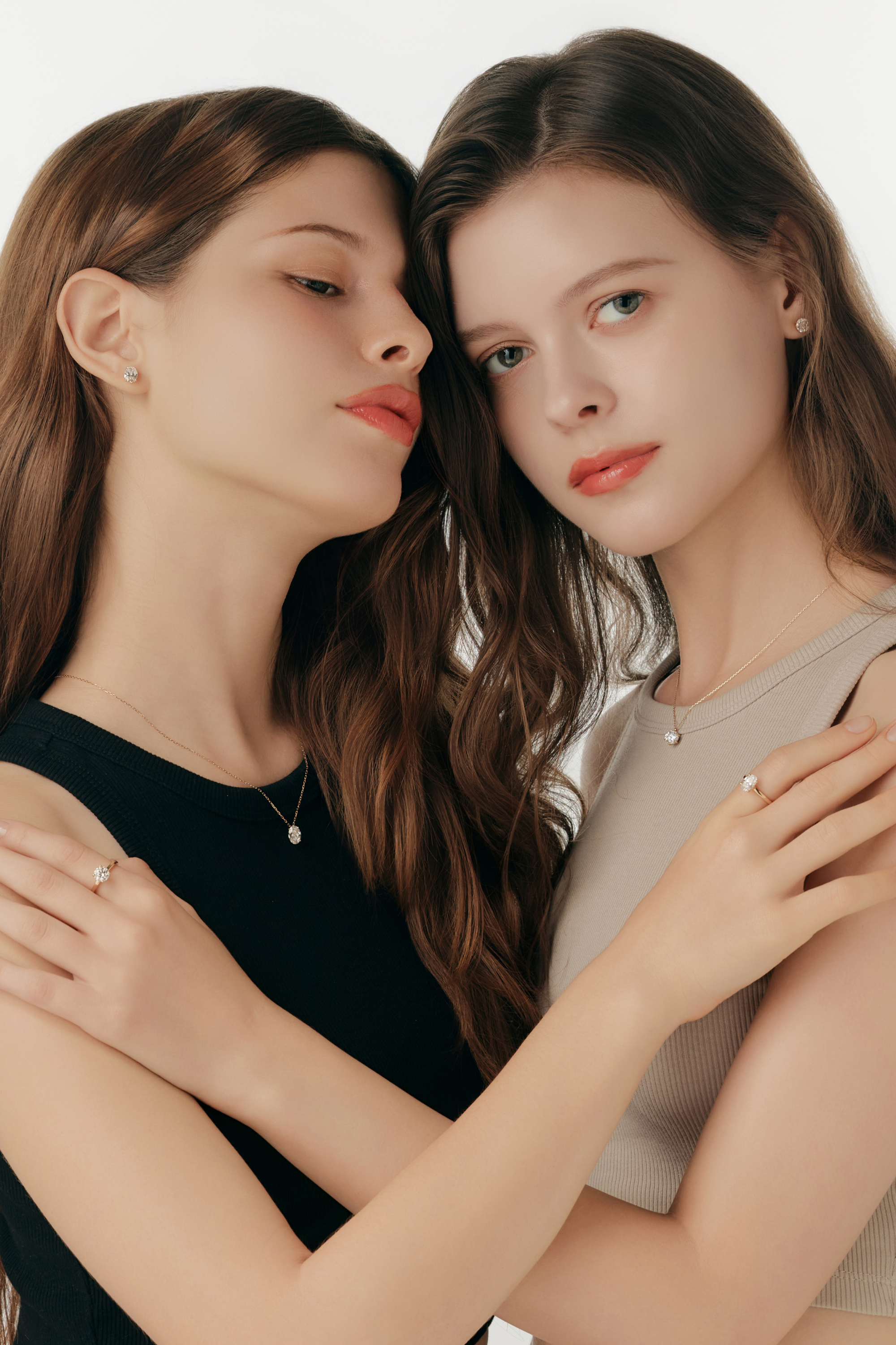 1.0カラットラウンドブリリアントピアス