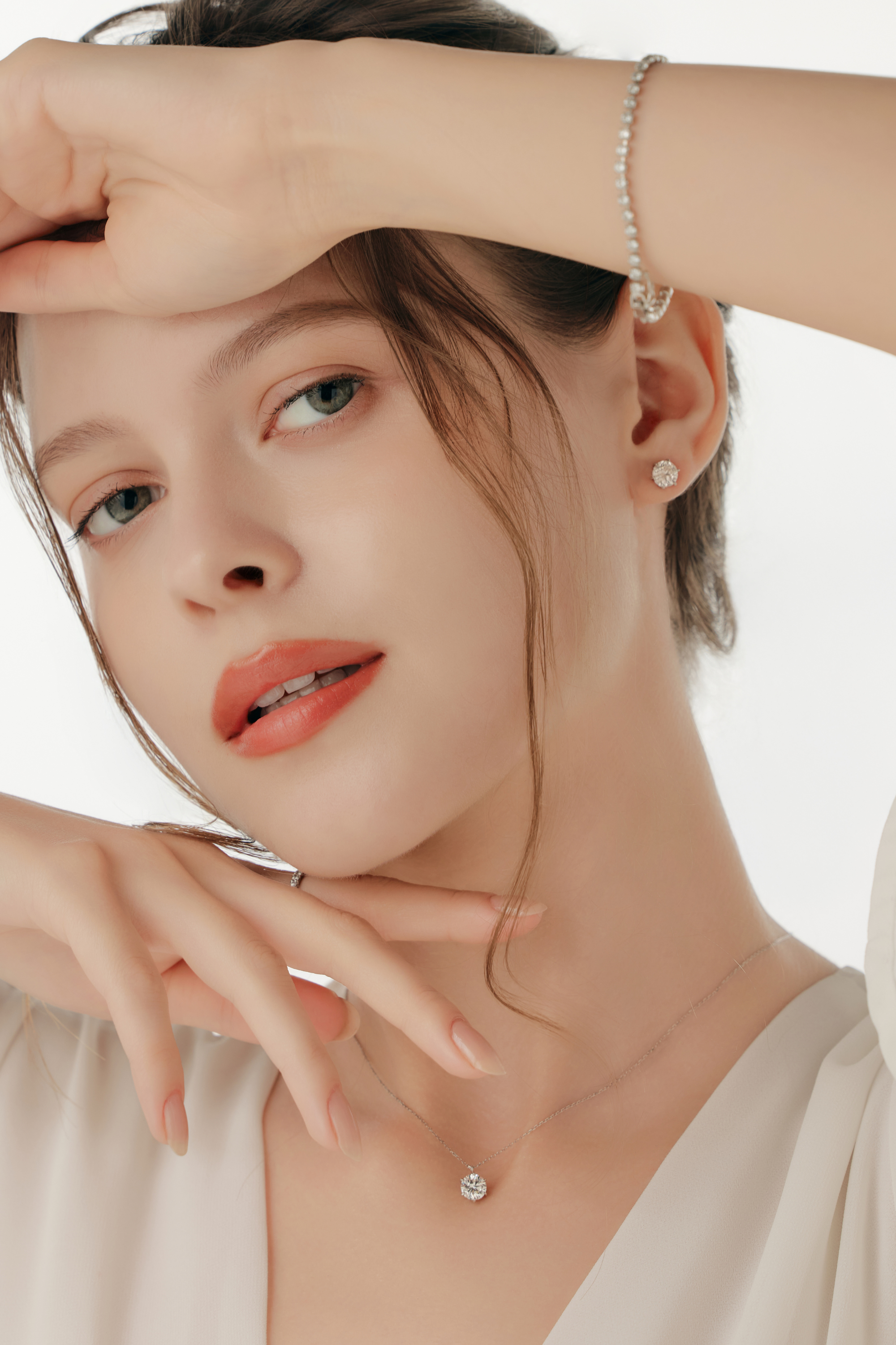 1.0カラットラウンドブリリアントピアス