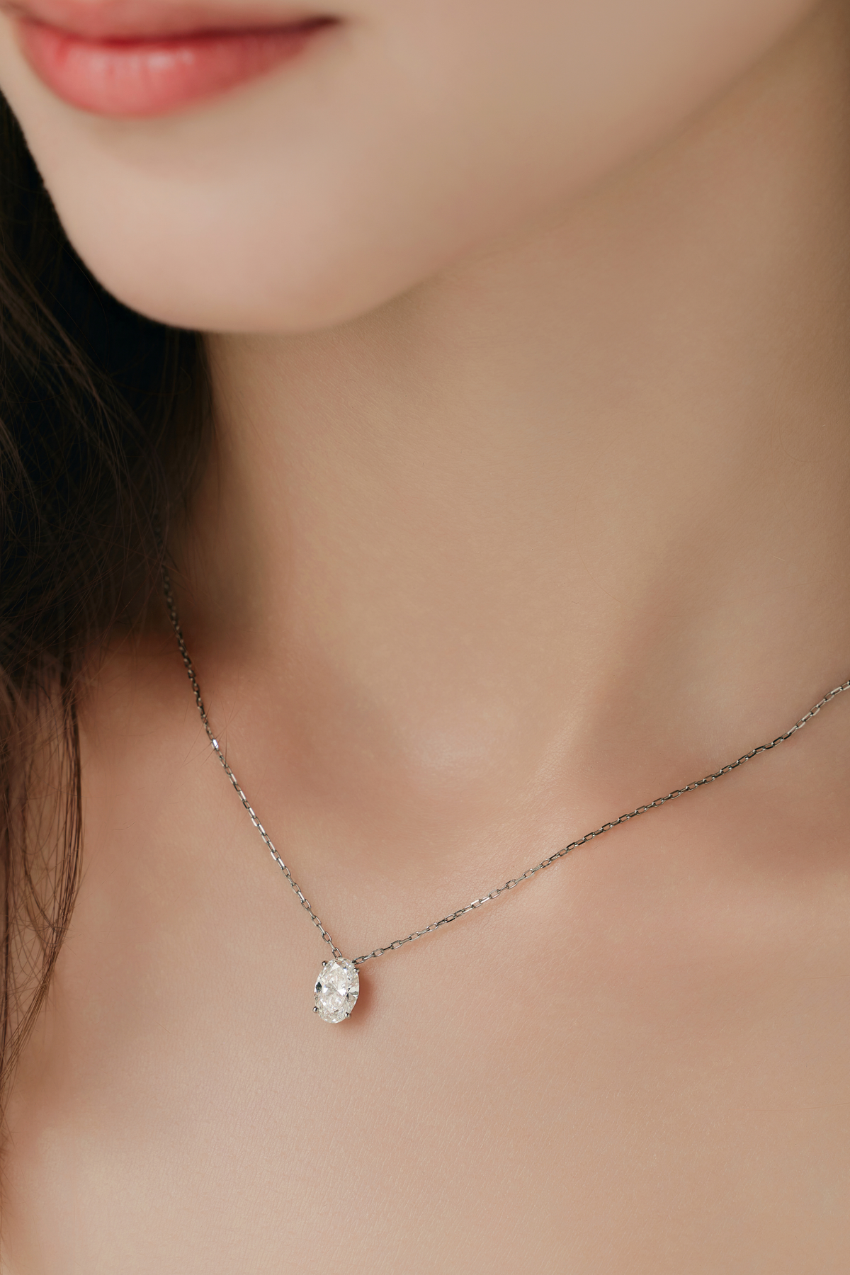 1.0カラットオーバルネックレス – M. Anela