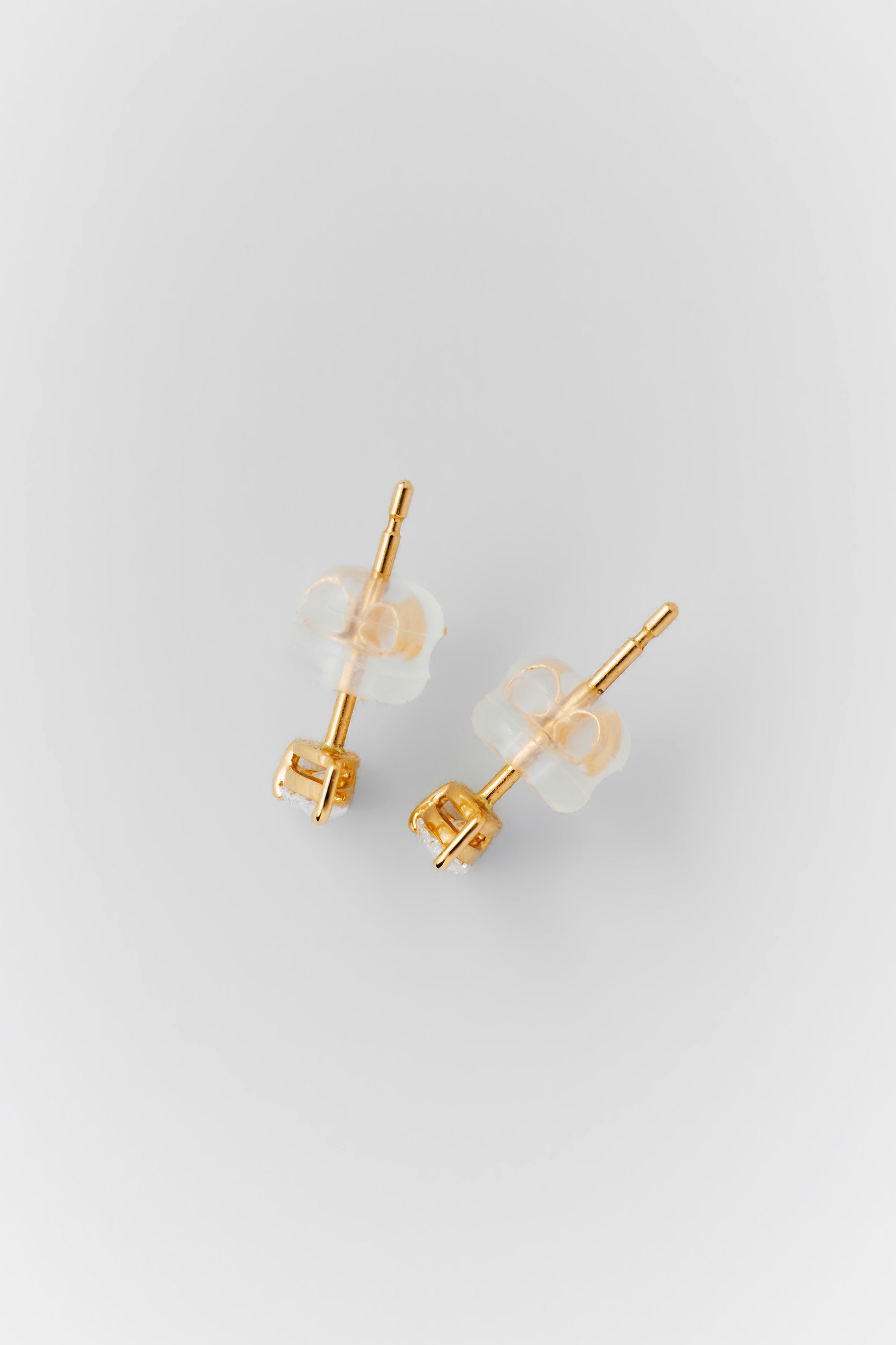 0.09カラットペアシェイプピアス